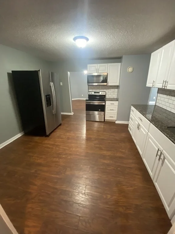 6 bed, 2 bath apartment for rent at 62 Washburn St Unit 2, Springfield — photo 3 of 17