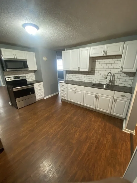 6 bed, 2 bath apartment for rent at 62 Washburn St Unit 2, Springfield — photo 4 of 17