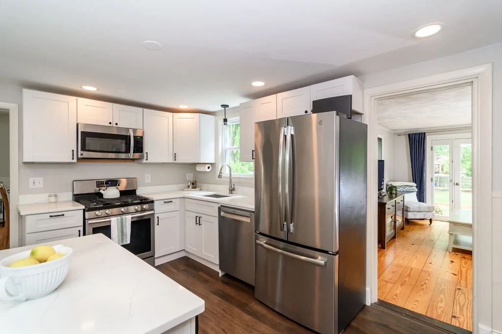 3 bed, 1 bath apartment for rent at 62 Washington Ave, Natick — photo 3 of 23