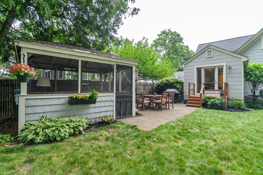 3 bed, 1 bath apartment for rent at 62 Washington Ave, Natick — photo 19 of 23