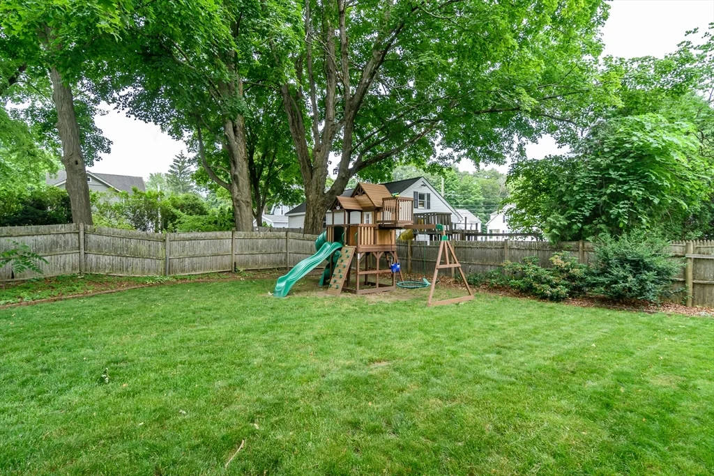 3 bed, 1 bath apartment for rent at 62 Washington Ave, Natick — photo 20 of 23