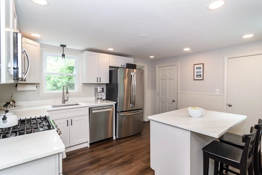 3 bed, 1 bath apartment for rent at 62 Washington Ave, Natick — photo 2 of 23
