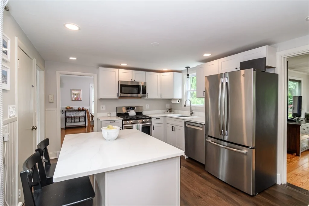 3 bed, 1 bath apartment for rent at 62 Washington Ave, Natick — photo 4 of 23