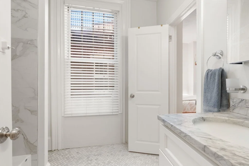 2 bed, 1 bath apartment for rent at 62 West Cedar St Unit 1, Beacon Hill — photo 12 of 24