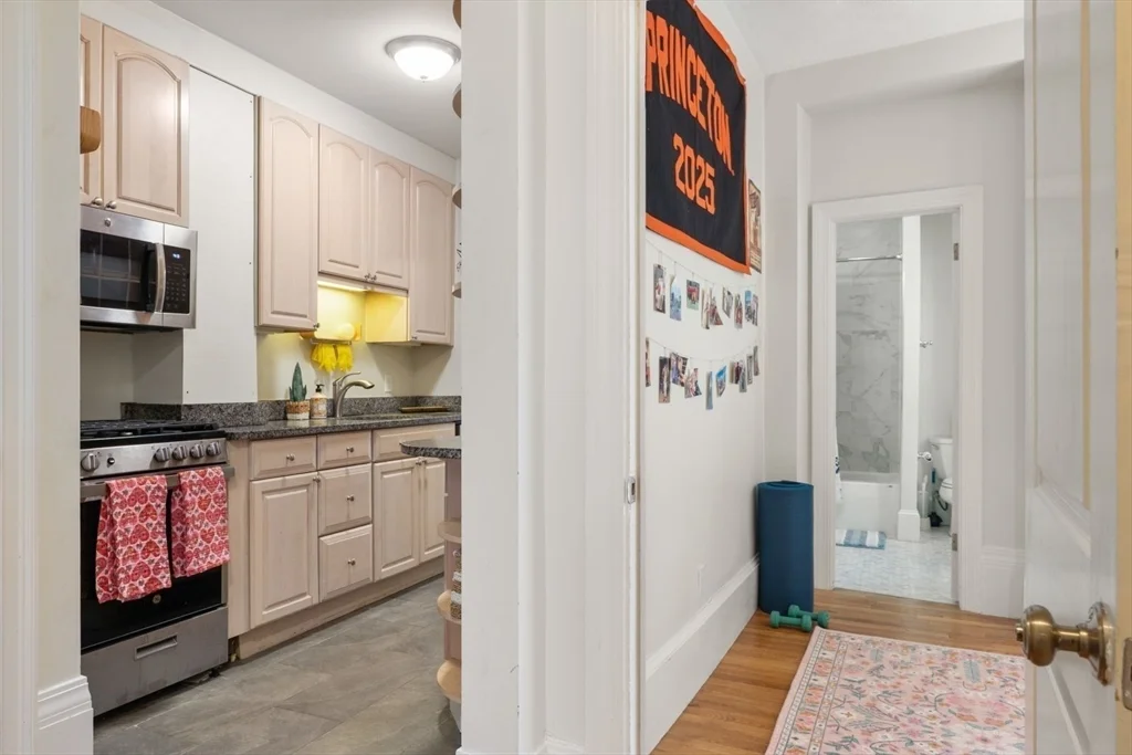 2 bed, 1 bath apartment for rent at 62 West Cedar St Unit 1, Beacon Hill — photo 7 of 24