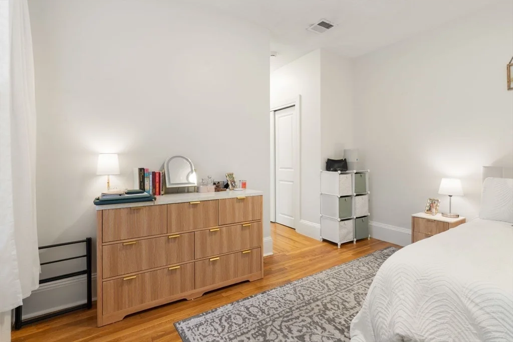 2 bed, 1 bath apartment for rent at 62 West Cedar St Unit 1, Beacon Hill — photo 15 of 24