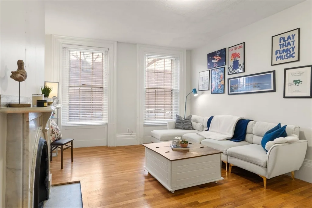 2 bed, 1 bath apartment for rent at 62 West Cedar St Unit 1, Beacon Hill — photo 1 of 24