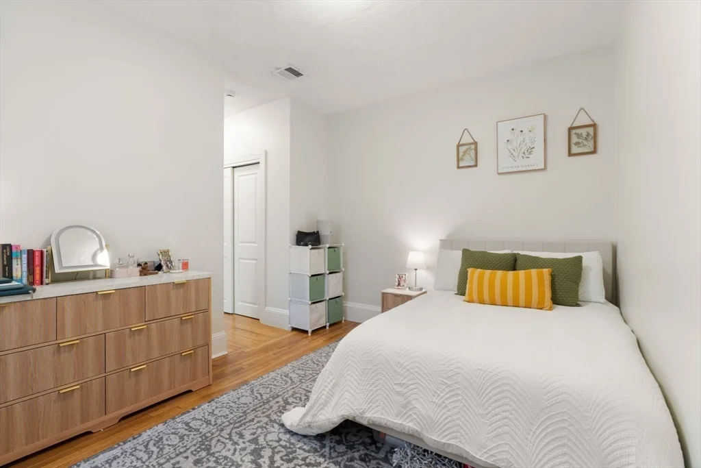 2 bed, 1 bath apartment for rent at 62 West Cedar St Unit 1, Beacon Hill — photo 16 of 24