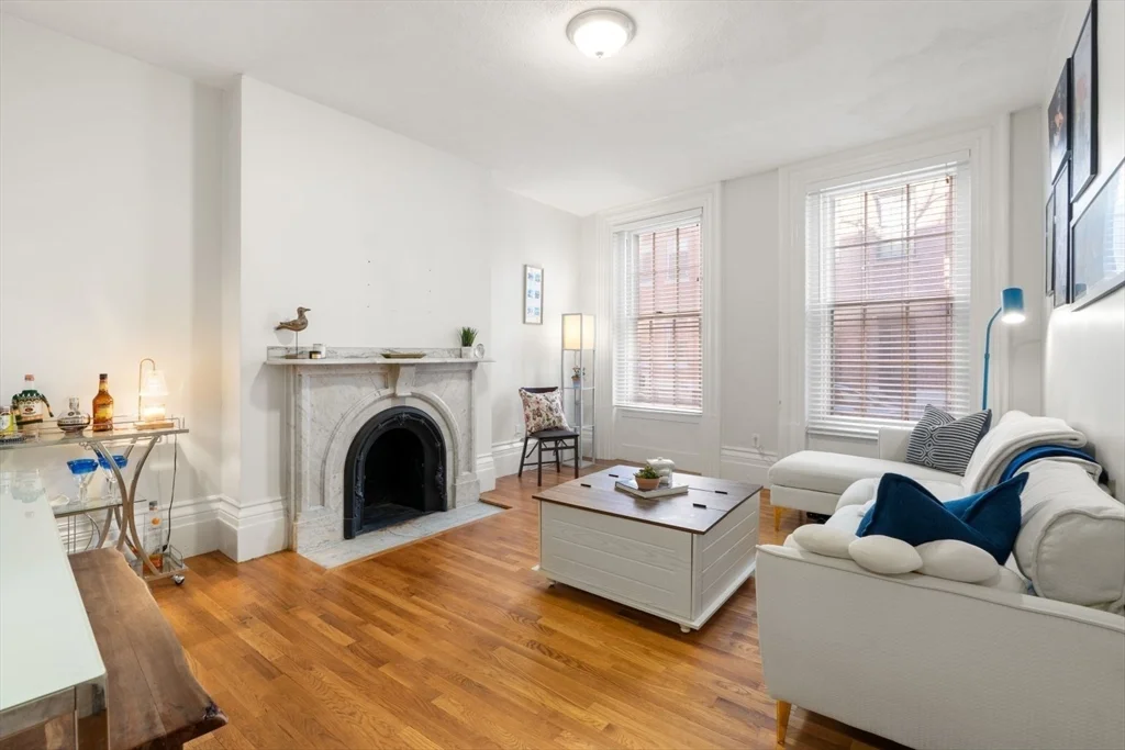 2 bed, 1 bath apartment for rent at 62 West Cedar St Unit 1, Beacon Hill — photo 3 of 24
