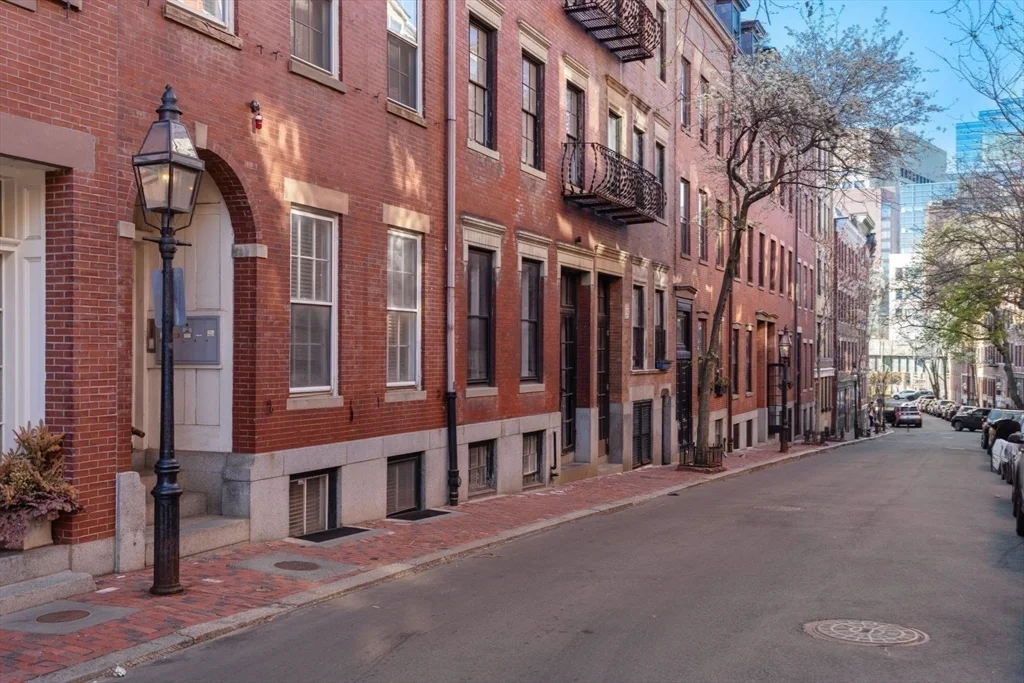 2 bed, 1 bath apartment for rent at 62 West Cedar St Unit 1, Beacon Hill — photo 23 of 24