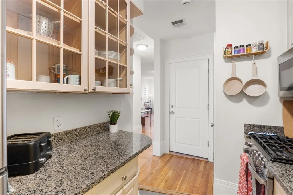 2 bed, 1 bath apartment for rent at 62 West Cedar St Unit 1, Beacon Hill — photo 19 of 24