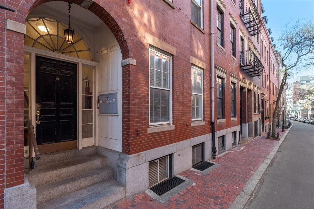 2 bed, 1 bath apartment for rent at 62 West Cedar St Unit 1, Beacon Hill — photo 21 of 24