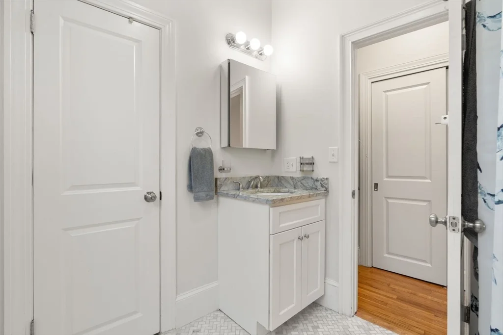 2 bed, 1 bath apartment for rent at 62 West Cedar St Unit 1, Beacon Hill — photo 13 of 24