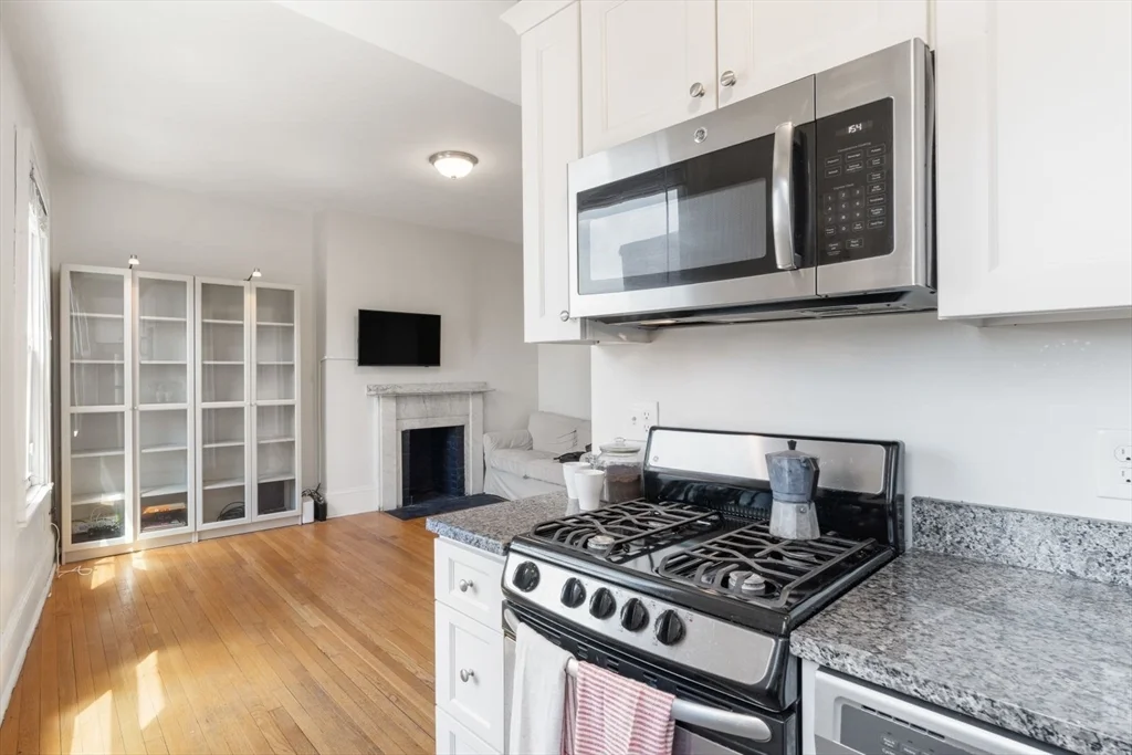 1 bed, 1 bath apartment for rent at 62 West Cedar St Unit 2, Beacon Hill — photo 10 of 23