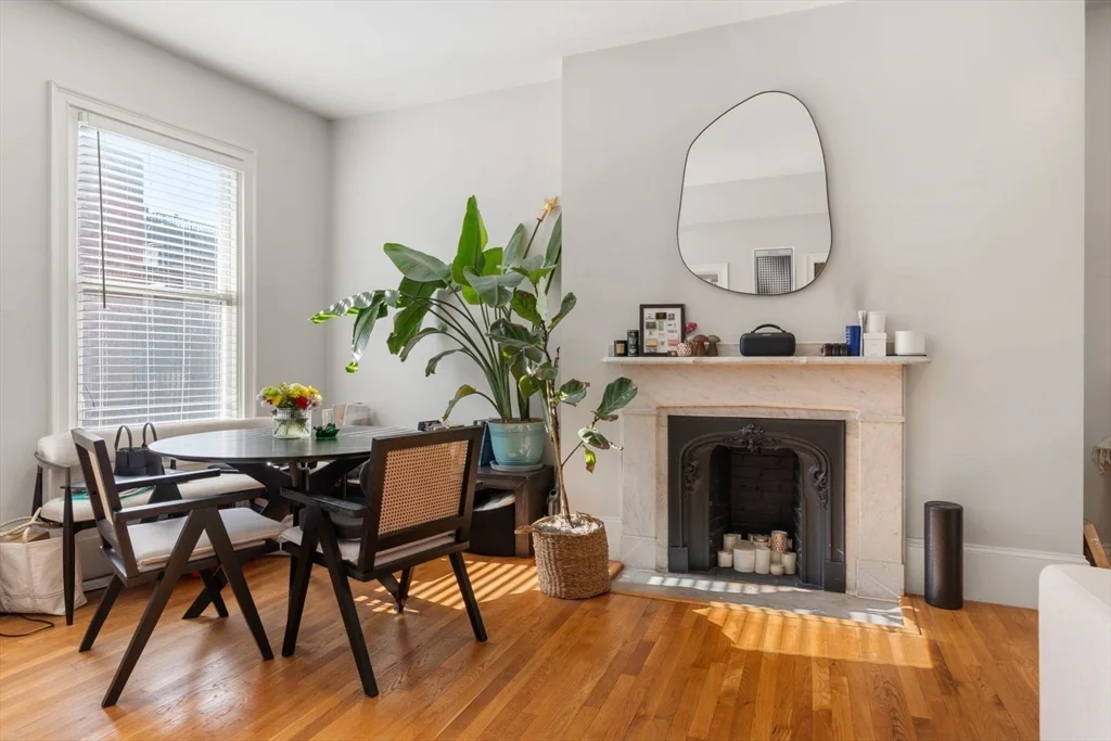1 bed, 1 bath apartment for rent at 62 West Cedar St Unit 2, Beacon Hill — photo 2 of 23