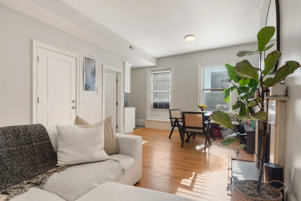 1 bed, 1 bath apartment for rent at 62 West Cedar St Unit 2, Beacon Hill — photo 5 of 23