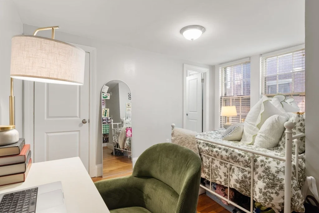 2 bed, 2 bath apartment for rent at 62 West Cedar St Unit G, Beacon Hill — photo 2 of 20