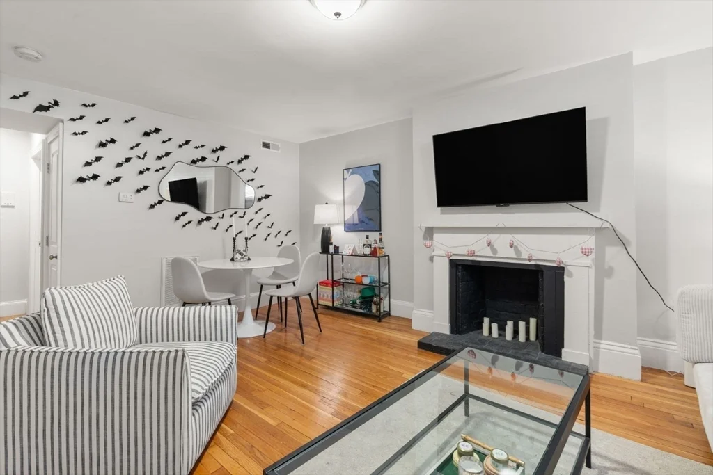 2 bed, 2 bath apartment for rent at 62 West Cedar St Unit G, Beacon Hill — photo 9 of 20
