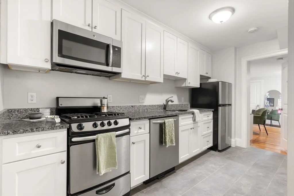 2 bed, 2 bath apartment for rent at 62 West Cedar St Unit G, Beacon Hill