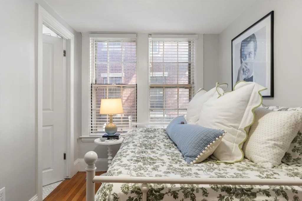 2 bed, 2 bath apartment for rent at 62 West Cedar St Unit G, Beacon Hill — photo 3 of 20