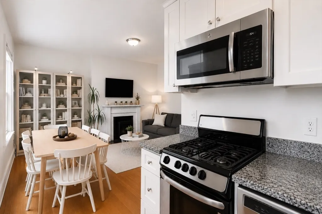 2 bed, 1 bath apartment for rent at 62 West Cedar Unit C, Beacon Hill — photo 4 of 15