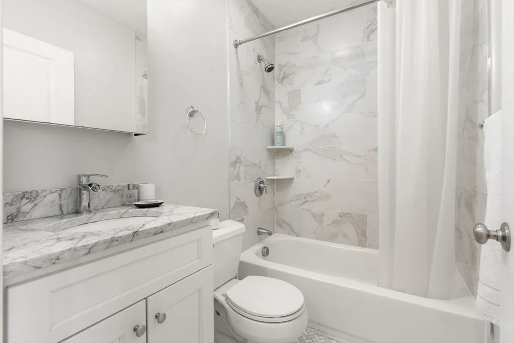 2 bed, 1 bath apartment for rent at 62 West Cedar Unit C, Beacon Hill — photo 11 of 15
