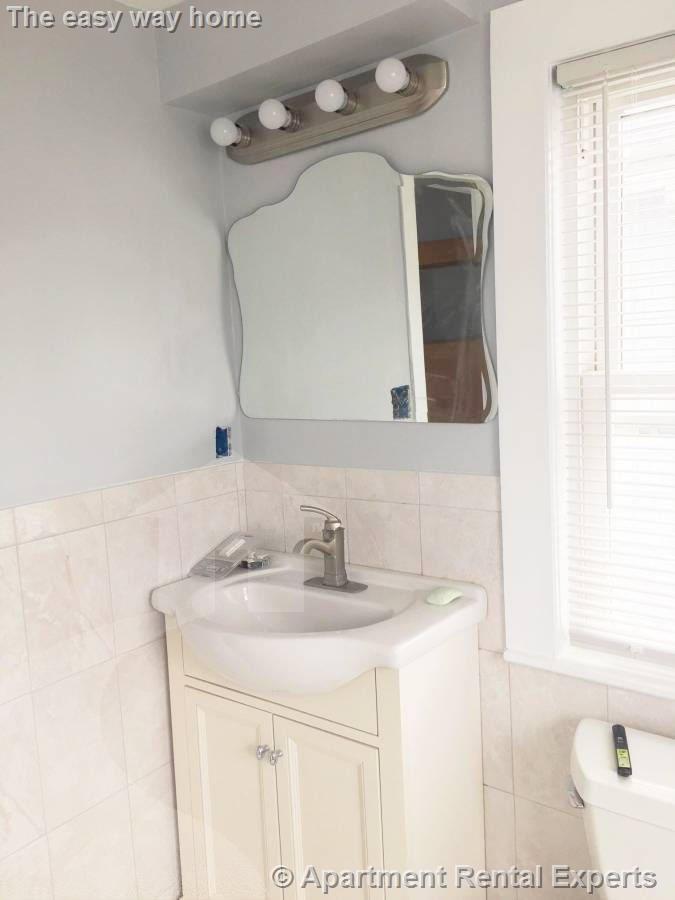 5 bed, 2 bath apartment for rent at 62 Woods Ave Unit 2, Tufts — photo 17 of 28
