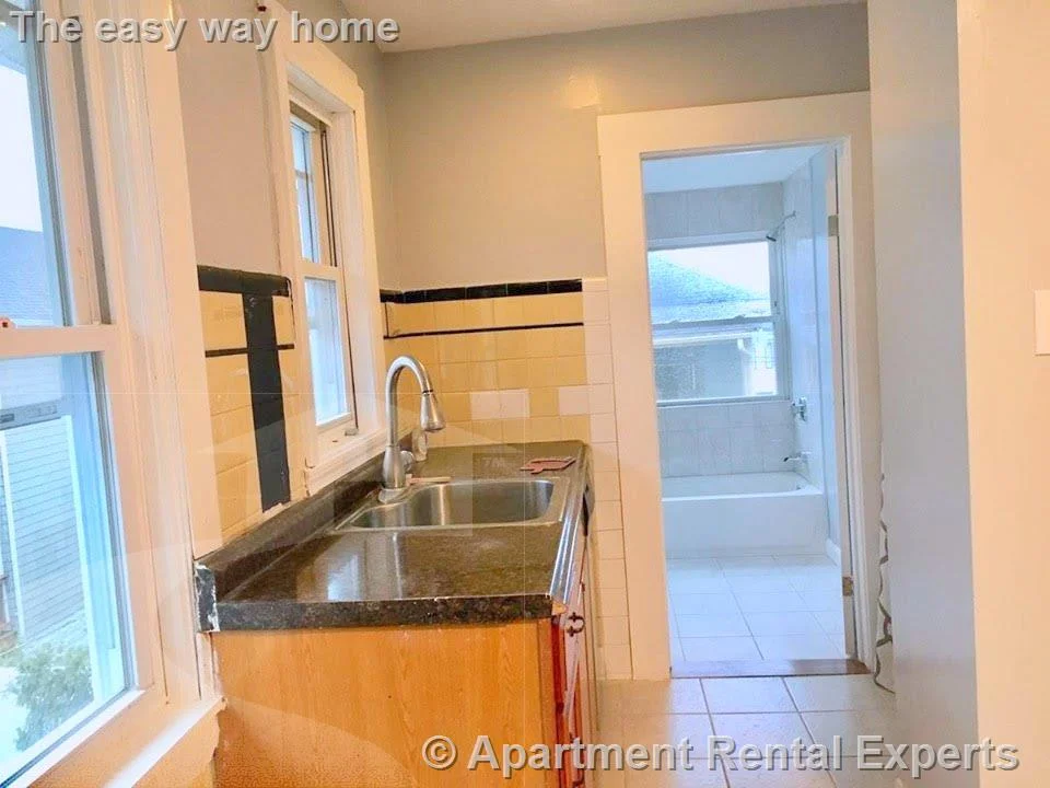 4 bed, 2 bath apartment for rent at 62 Woods Ave Unit 2, Tufts — photo 23 of 27