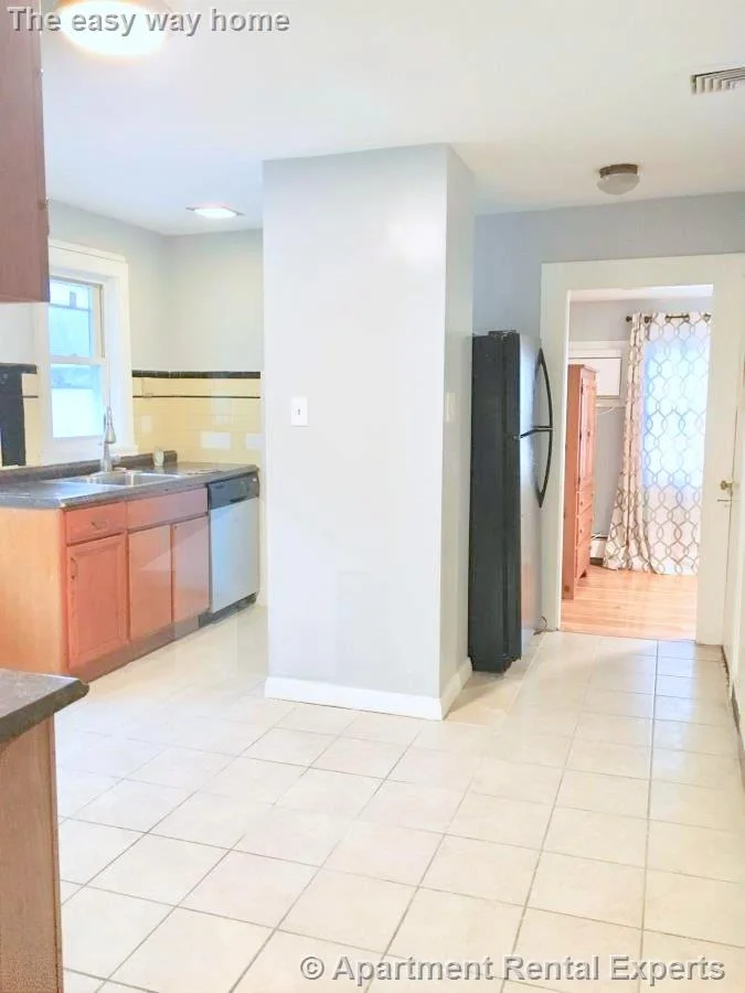4 bed, 2 bath apartment for rent at 62 Woods Ave Unit 2, Tufts — photo 24 of 27