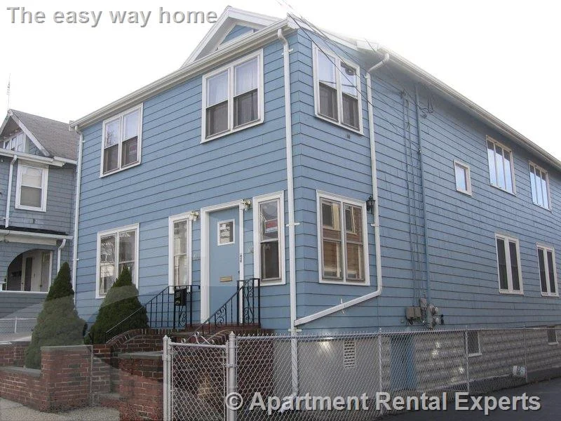 4 bed, 2 bath apartment for rent at 62 Woods Ave Unit 2, Tufts — photo 3 of 27
