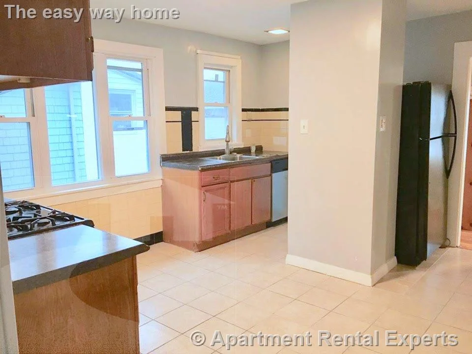4 bed, 2 bath apartment for rent at 62 Woods Ave Unit 2, Tufts — photo 1 of 27