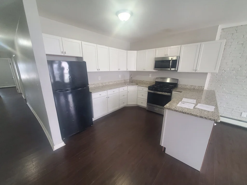 4 bed, 1 bath apartment for rent at 620 Dudley St Unit 4, Dorchester — photo 3 of 14