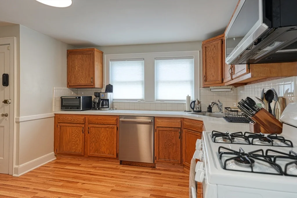 2 bed, 1 bath apartment for rent at 620 Main St Unit 2, Watertown — photo 5 of 16