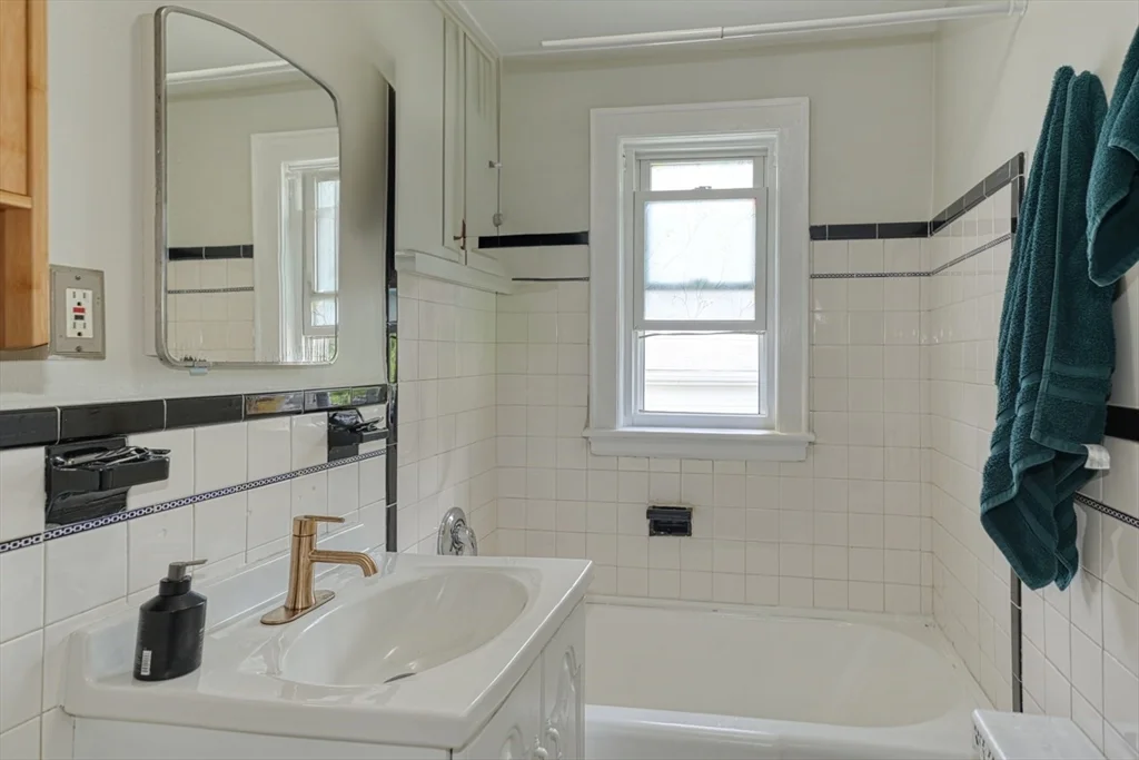 2 bed, 1 bath apartment for rent at 620 Main St Unit 2, Watertown — photo 12 of 16