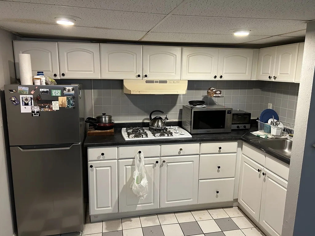 1 bed, 1 bath apartment for rent at 621 East 5th St Unit 1, South Boston