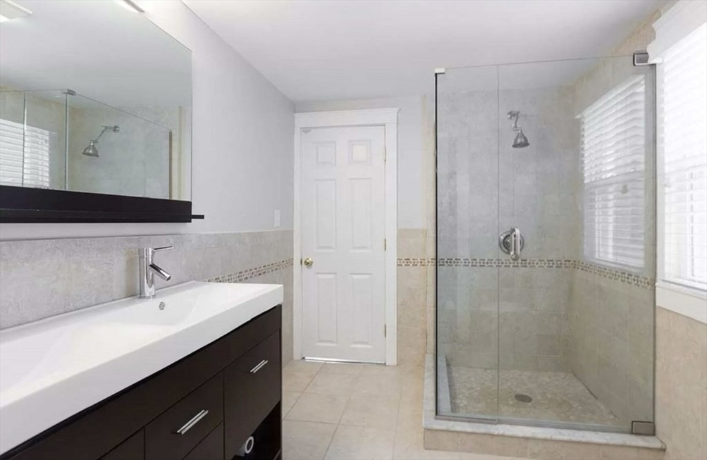 3 bed, 3 bath apartment for rent at 622 E 2nd St, South Boston — photo 9 of 14