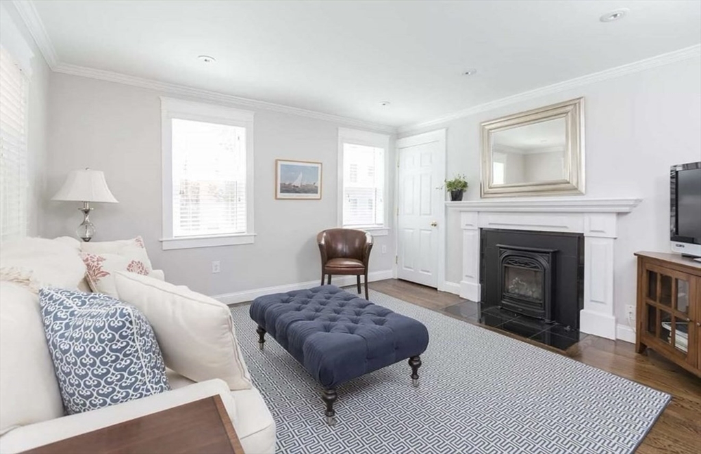 3 bed, 3 bath apartment for rent at 622 E 2nd St, South Boston — photo 1 of 14