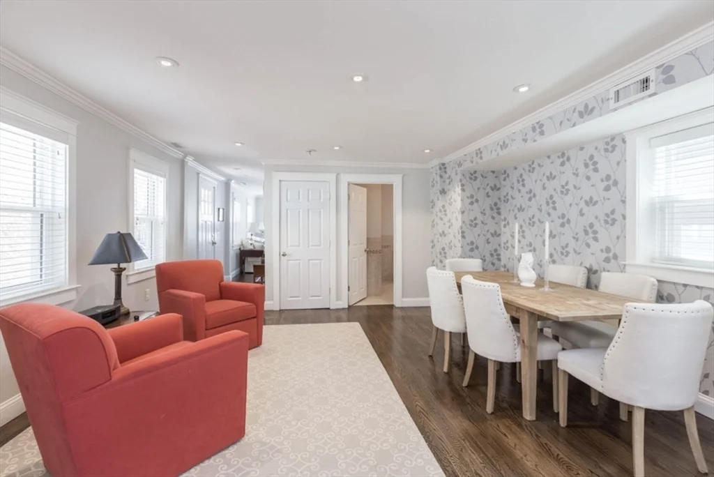 3 bed, 3 bath apartment for rent at 622 E 2nd Unit 622, South Boston — photo 2 of 15
