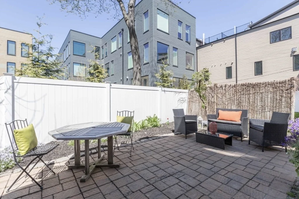 3 bed, 3 bath apartment for rent at 622 E 2nd Unit 622, South Boston — photo 14 of 15