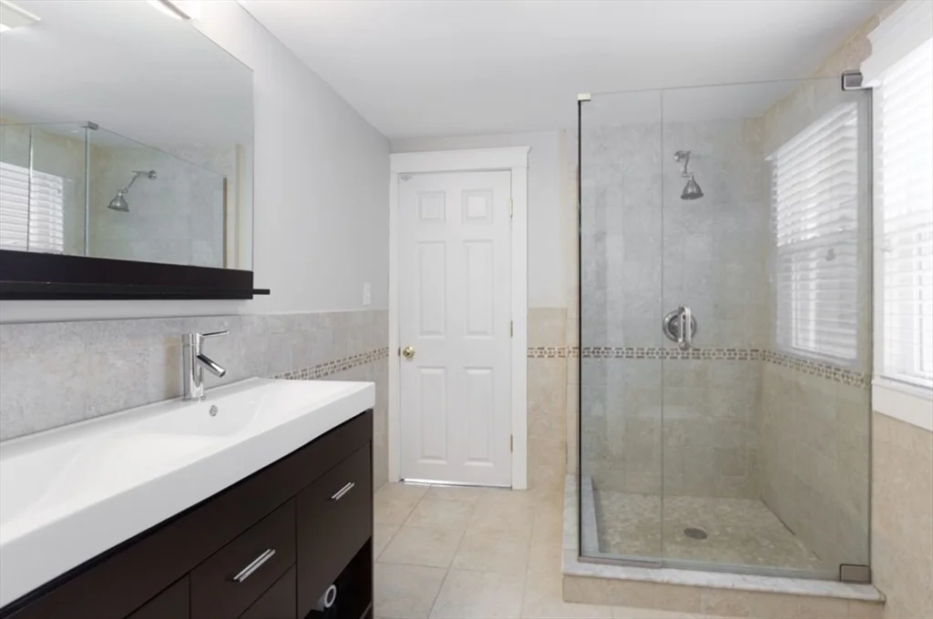 3 bed, 3 bath apartment for rent at 622 E 2nd Unit 622, South Boston — photo 10 of 15