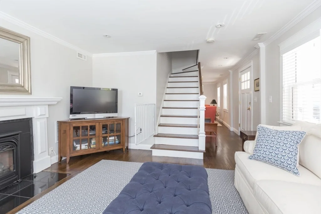 3 bed, 3 bath apartment for rent at 622 E 2nd Unit 622, South Boston — photo 3 of 15
