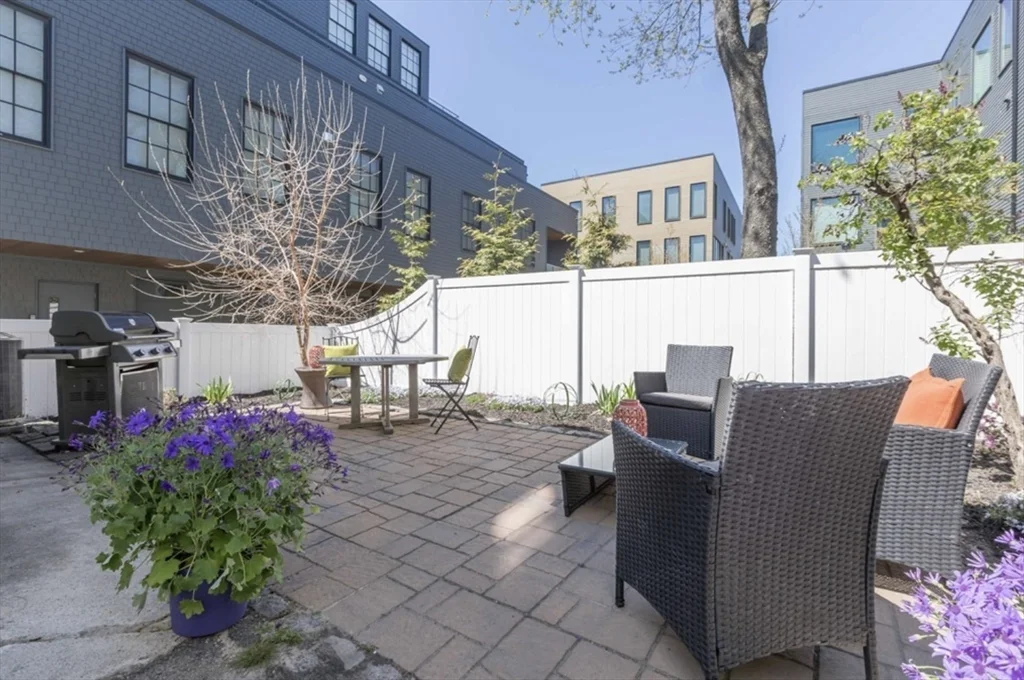 3 bed, 3 bath apartment for rent at 622 E 2nd Unit 622, South Boston — photo 13 of 15