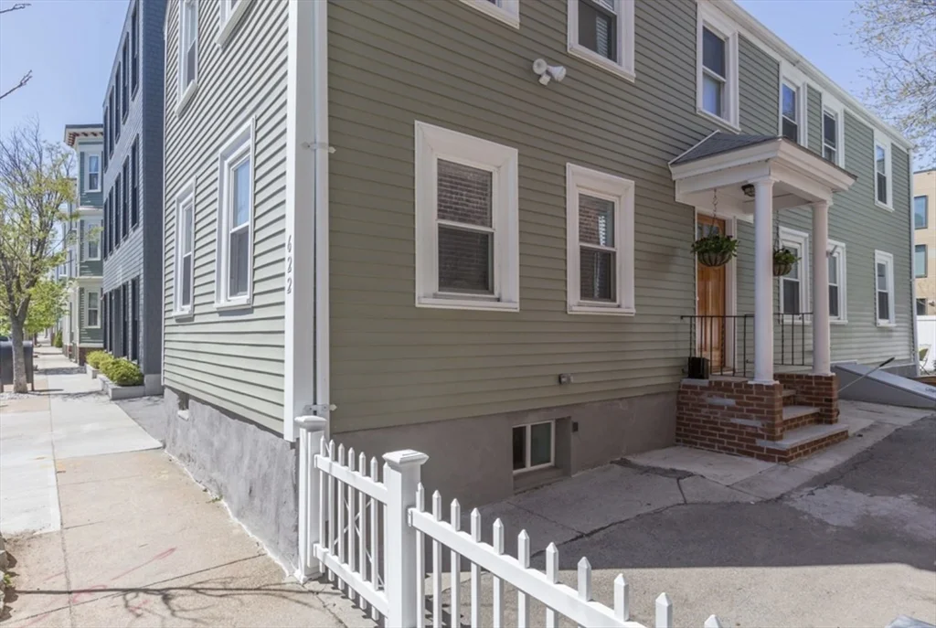 3 bed, 3 bath apartment for rent at 622 E 2nd Unit 622, South Boston — photo 15 of 15