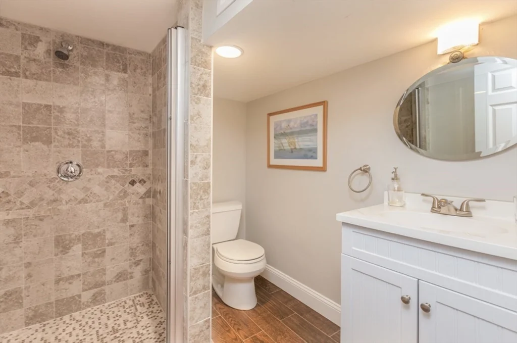 3 bed, 3 bath apartment for rent at 622 E 2nd Unit 622, South Boston — photo 11 of 15
