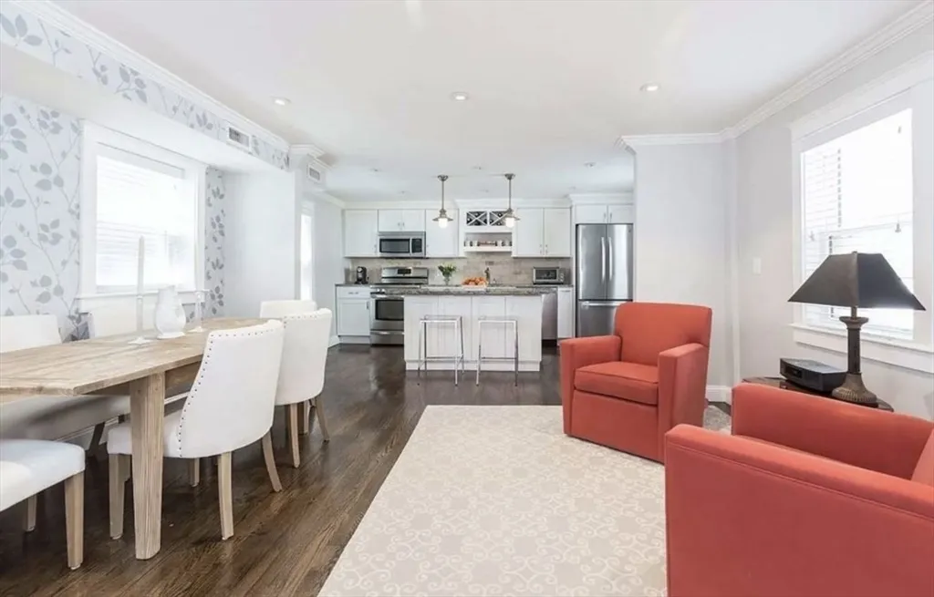 3 bed, 3 bath apartment for rent at 622 E 2nd St Unit 1, South Boston — photo 3 of 14
