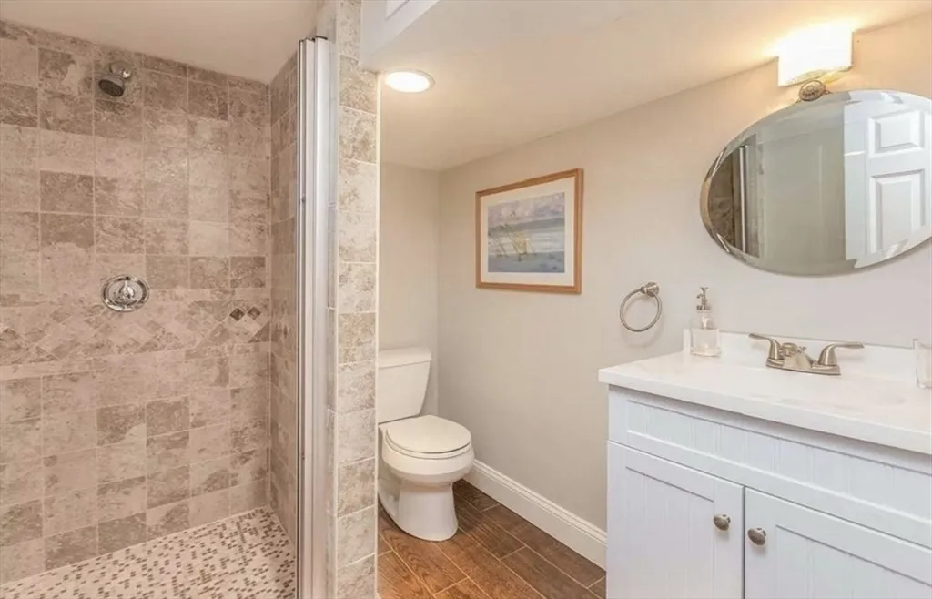 3 bed, 3 bath apartment for rent at 622 E 2nd St Unit 1, South Boston — photo 12 of 14
