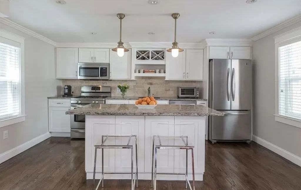 3 bed, 3 bath apartment for rent at 622 E 2nd St Unit 1, South Boston — photo 5 of 14
