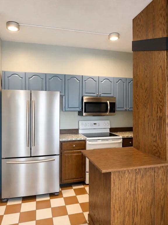 1 bed, 1 bath apartment for rent at 623 Beach St Unit 5, Revere — photo 3 of 21