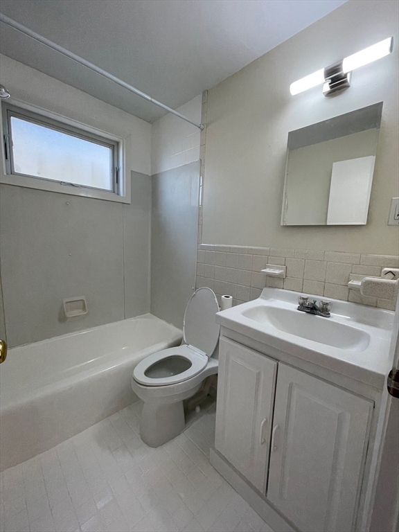 3 bed, 1 bath apartment for rent at 623 Quincy Shore Dr Unit 4, Wollaston — photo 10 of 17
