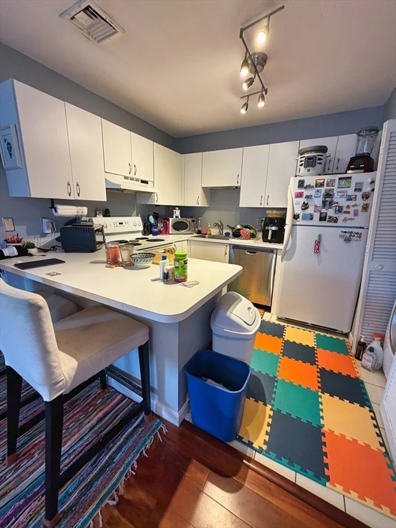 2 bed, 2 bath apartment for rent at 624 Boston Ave Unit 9B, Medford — photo 5 of 22